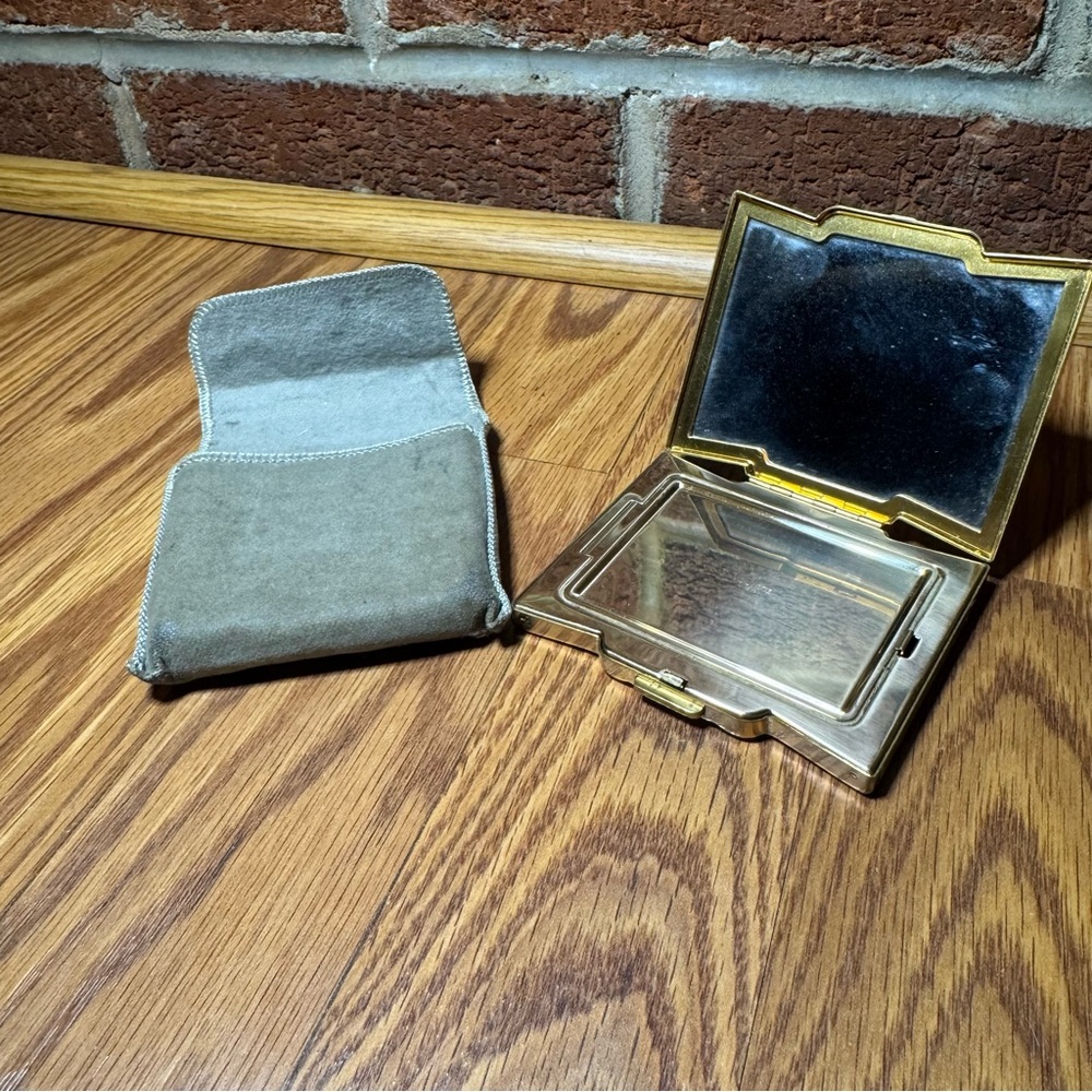 VTG Volupte USA Metal Makeup Compact with Mirror & Cloth Case Empty Vanity Purse